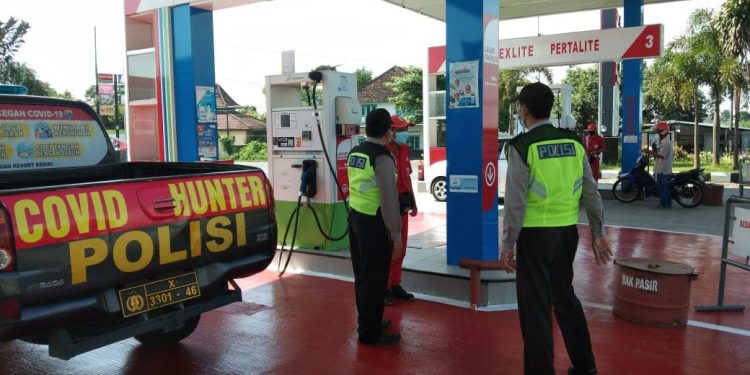 Patroli Dialogis Di SPBU Polsek Purwoasri Antisipasi Gangguan Kamtibmas