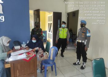 Polsek Bululawang Dampingi Acara Vaksinasi di Desa Kuwolu