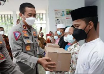 Korlantas Polri Salurkan Sembako ke Ponpes dan Panti Asuhan