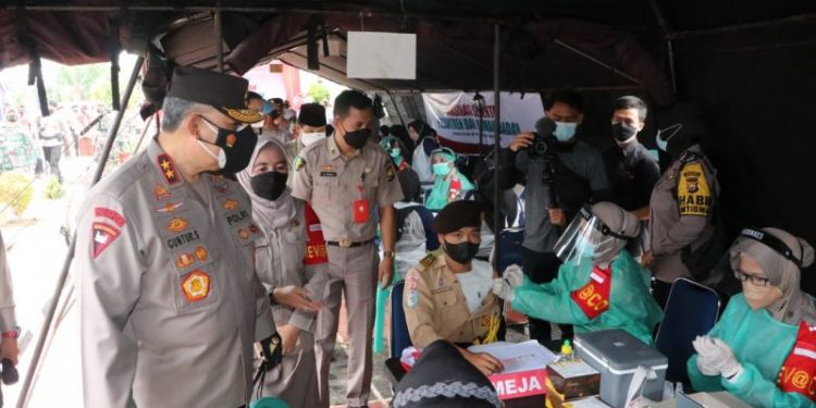Kapolda Bengkulu Pantau Vaksinasi di Ponpes Pancasila