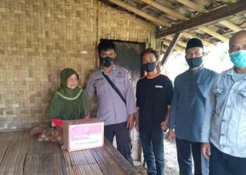 Polri Sukabumi Salurkan Bansos Kepada Masyarakat Terdampak Covid-19 Ditengah PPKM