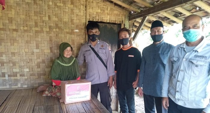 Polri Sukabumi Salurkan Bansos Kepada Masyarakat Terdampak Covid-19 Ditengah PPKM