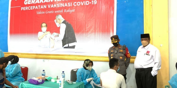 Projo Adakan Vaksinasi Massal untuk Masyarakat Umum di Kabupaten Tegal Melalui Sinergi TNI-Polri