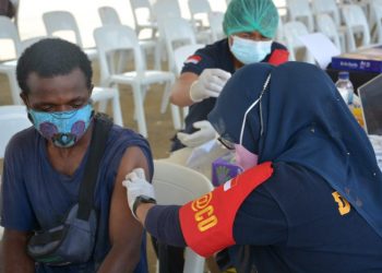 Kakorbinmas Polri Tinjau Jalanya Gerai Vaksin Presisi Gabungan TNI-POLRI