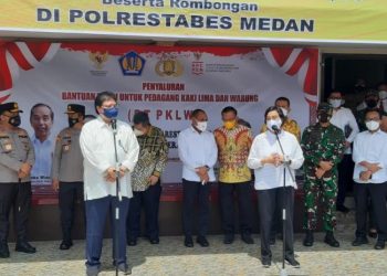 Penjelasan Menkeu Terkait TNI-Polri Salurkan BLT ke PKL dan Warteg