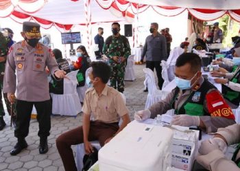 Kapolri Harap Target Pemerintah Terwujud Melalui Vaksinasi Serentak 10 Titik di NTB