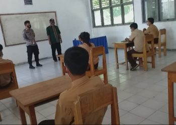 Bhabinkamtibmas Polsek Makale Sambangi SPP Paulus Makale dengan Himbauan Prokes