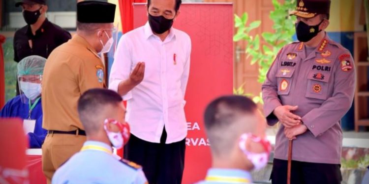 Presiden Joko Widodo Pantau Vaksinasi di Kabupaten Ponorogo