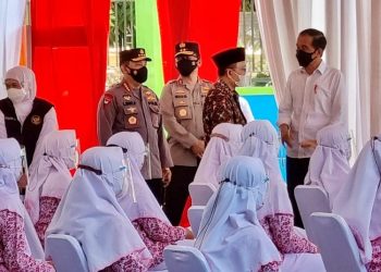 Forkopimda Jatim Dampingi Presiden Cek Dalam Gelaran Vaksinasi di Ponorogo
