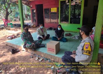 Ringankan Beban Warga, Polsek Tahunan Bagikan Bansos Untuk Warga Terdampak Pandemi