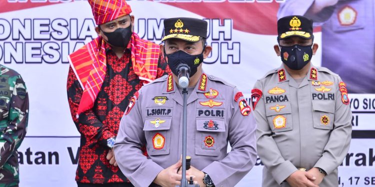Kapolri dan Panglima TNI Cek Vaksinasi di Pasar Induk Lau Cih