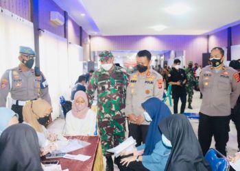 Polda Banten Vaksinasi Go To School di SMK Negeri 1 Kota Serang