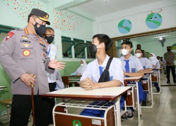 Tinjau Serbuan Vaksin di Kalbar, Kapolri Tekankan Penguatan Prokes dan Percepatan Vaksinasi