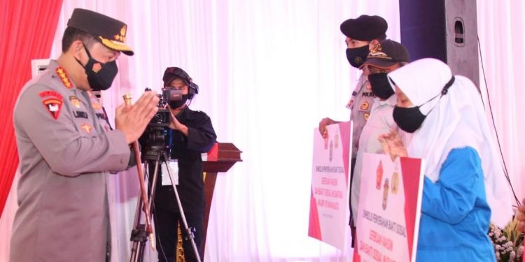 Tinjau Serbuan Vaksinasi AKABRI 1998, Kapolri: Wujud Sinergitas TNI-Polri Tekan Pertumbuhan Covid-19