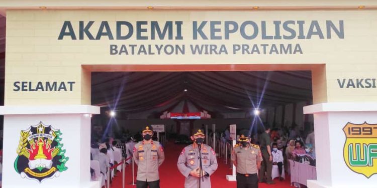 Tinjau Vaksinasi Akpol 97, Kapolri: Pertumbuhan Ekonomi Diiringi Strategi Pengendalian Covid-19