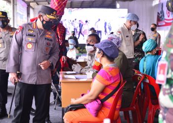Tinjau Vaksinasi Serentak 31 Titik di Sumut, Kapolri Pastikan Target Presiden Jokowi Tercapai