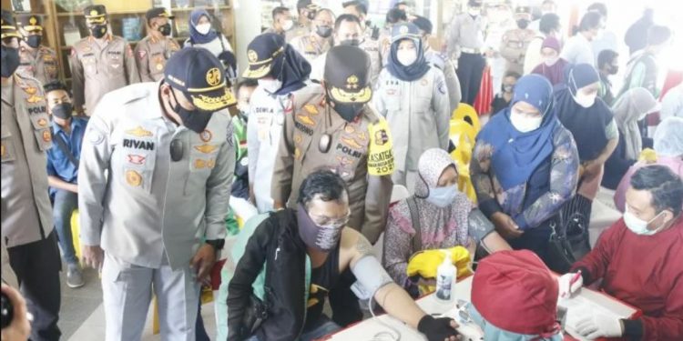 Jasa Raharja-Polri Adakan Vaksinasi Massal untuk Sopir Angkot dan Ojek Daring di Kaltim