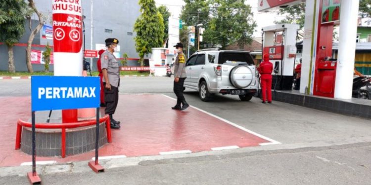 Polsek Kanigoro Sisipkan Himbauan Taat Prokes Melalui Patroli Harkamtibmas Pantau Obyek Vital