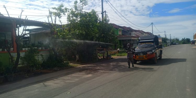 Brimob Polda Kepri Terus Lakukan Desinfeksi Guna Cegah Penyebaran Covid-19