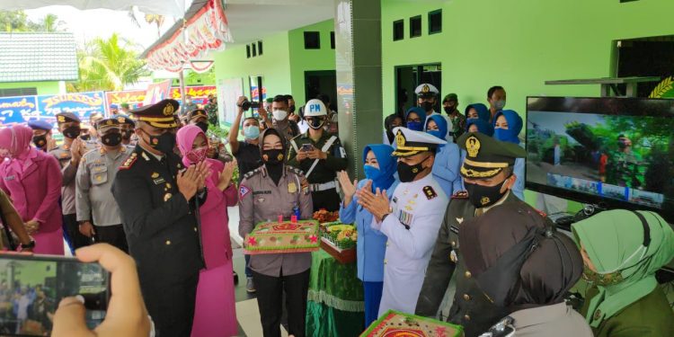 Dirgahayu TNI ke-76, Kapolres Karimun Beri Kejutam Kepada Dandim 0317 dan Danlanal Karimun