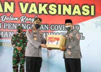 Gandeng PCNU Banyuwangi, Kapolri Kejar Target 70 Persen Vaksinasi Presiden Jokowi