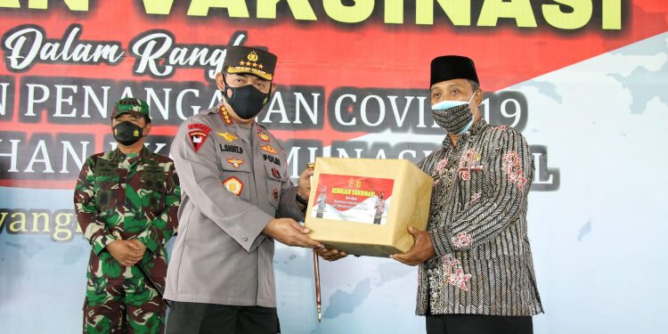 Gandeng PCNU Banyuwangi, Kapolri Kejar Target 70 Persen Vaksinasi Presiden Jokowi
