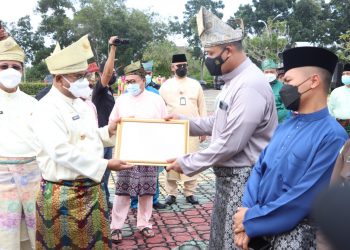 HUT Kabupaten Karimun ke-22, Polres Karimun Terima Penghargaan Penanganan Covid-19 dan Vaksinasi Presisi