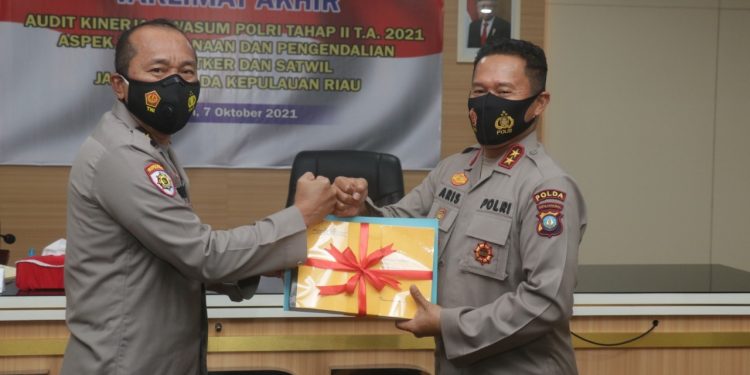 Irwasum Polri Menutup Pelaksanaan Audit Kinerja Polri Tahap II TA.2021 di Polda Kepri