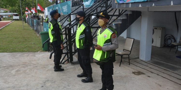 Ratusan Personel TNI-Polri Diterjunkan Untuk Pastikan Keamanan di Pertandingan Sepak Bola PON XX