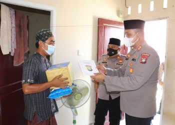 Jumat Berkah, Kapolres Karimun Laksanakan Bakti Sosial