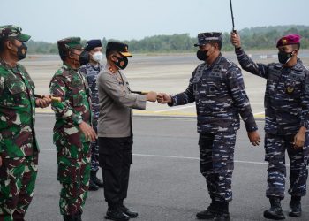 Kapolda Kepri Hadiri Penjemputan Kasal di Bandara Raja Haji Fisabilillah Tanjungpinang