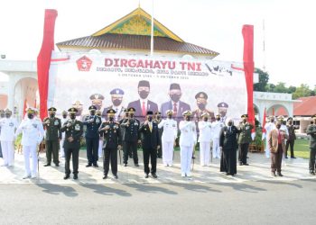 Kapolda Kepri Hadiri Upacara HUT TNI Ke-76 Tahun 2021