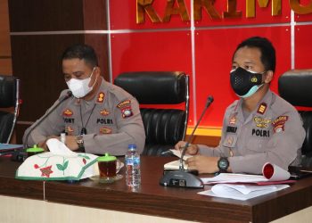 Kapolres Karimun Setiap Minggu Berikan Reward Kepda Bhabinkamtibmas  Palinf Aktif Tracing Dampak Covid-19