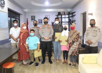 Kapolres Lingga Berikan Santunan Kepada Keluarga Almarhum Anggota Polri