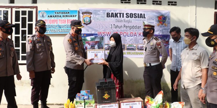 Kapolres Lingga Bersama Personil Polres Lingga Angkatan 47 WSW Lakukan Bhakti Sosial