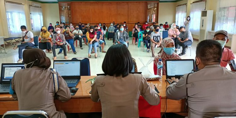 Patuhi Prokes, Masyarakat Antusias Ikut Serbuan Vaksinasi di Polres Tanjungpinang