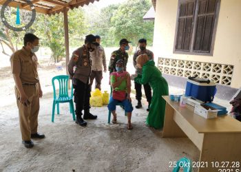 Polsek Embaloh Hulu Lakukan Percepatan Vaksinasi Di Perbatasan