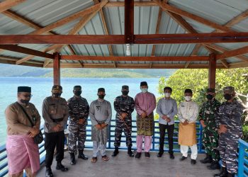 Peresmian dan Penandatanganan Prasasti Gapura Kampung Bahari Nusantara (KBN) di Desa Batu Belah Serta Peninjauan Pengobatan Gratis dan Vaksinasi Covid-19 di Balai Pertemuan Desa Temburun