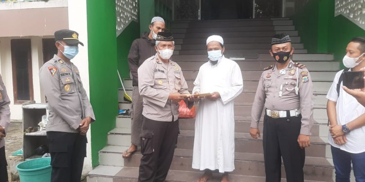 Polres Sorong Selatan Berbagi Sembako Atas Peringati Hari Maulid Nabi Muhammad SAW