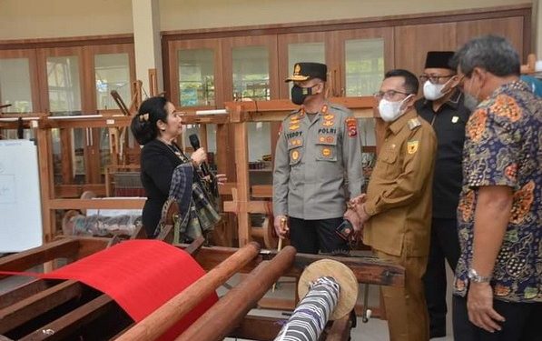 Polda Sumbar dan Pemda Tanah Datar Bekerjasama dalam Vaksinasi Skala Besar