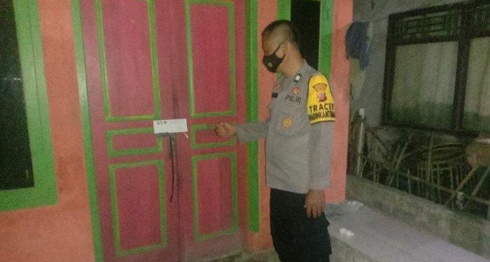 Polisi Karawang Bagikan Surat Cinta Kapolres ke Masyarakat dengan Konten Imbauan Prokes dan Jaga Kamtibmas