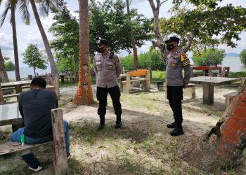 Polsek Belakang Padang Lakukan Patroli Pantau Penerapan Prokes di Tempat Wisata