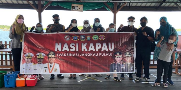 Polsek Galang Laksanakan Nasi Kapau Percepatan Vaksinasi ke Pulau Seraya Kel. Pulau Abang Kota Batam