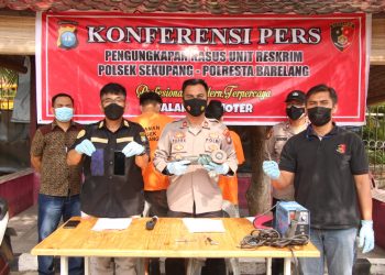 Polsek Sekupang Gelar Konferensi Pers Amankan 2 Pelaku Curanmor (Residivis)
