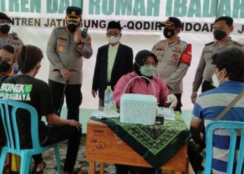 Polisi Gelar Vaksinasi di Ponpes Sidoarjo Sasar Lansia