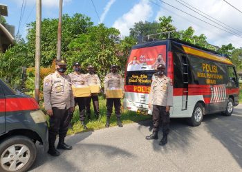 Sat Binmas Polres Natuna Bagikan Paket Sembako Kepada Masyarakat