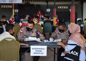 Sat Brimob Polda Kepri Gelar Vaksinasi Massal Untuk Masyarakat