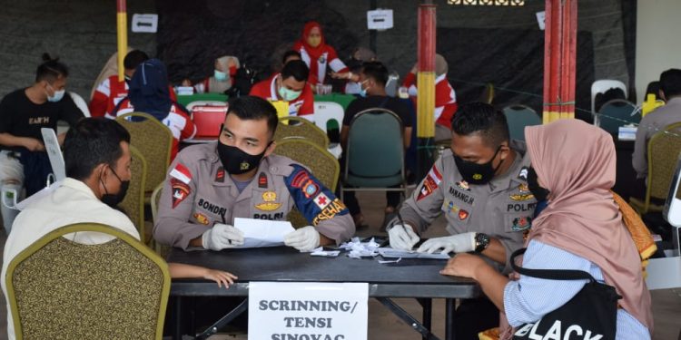 Sat Brimob Polda Kepri Gelar Vaksinasi Massal Untuk Masyarakat