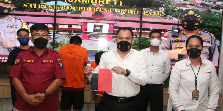 Satreskrim Polresta Barelang Gelar Konferensi Pers Ungkap Kasus Curas yang Menyebabkan Korban Meninggal Dunia