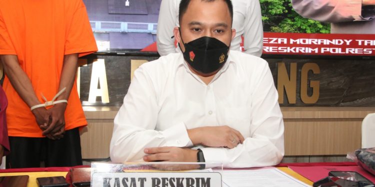 Satreskrim Polresta Barelang Gelar Konferensi Pers Ungkap Kasus Pencabulan Anak di Bawah Umur yang Diduga Dilakukan Oleh Oknum Wartawan